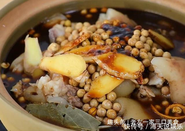 简单|猪蹄加上黄豆,这个季节最适宜的做法,比炖煮更软烂,简单又美味