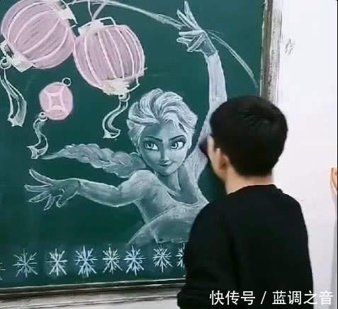 冰雪女王&女孩用粉笔手绘冰雪女王,却被他用抹布擦掉,网友:为什么要擦掉