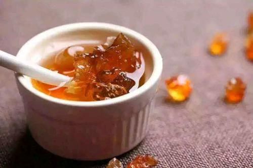 它被称为“驻颜水”，女人别舍不得喝，美白淡斑，脸色红润有光泽