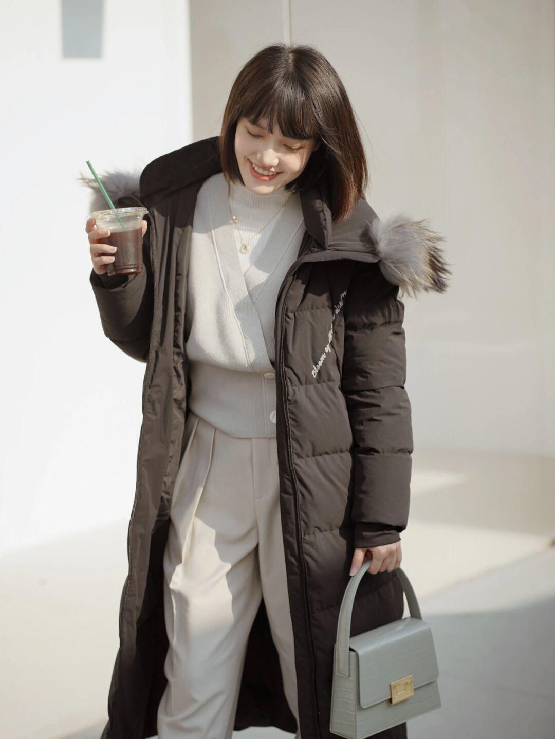 大长腿|冬季别当“反季节战士”,羽绒服必不可少,保暖又时尚