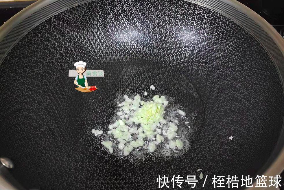 焯水|秋天,此三样素菜一起炒,鲜美极了,不放肉炒也香,秋天吃特养人