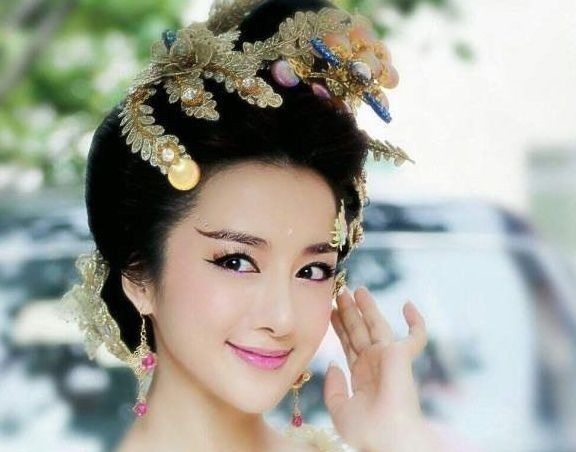 正义之士!妲己最后逃命时,为何选择去轩辕坟而不是找女娲?她太聪明了