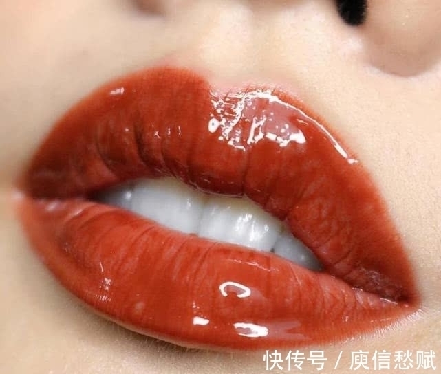 唇釉 泰国最热门八个彩妆品牌俗又大碗,服帖不脱妆专供30度湿黏天气