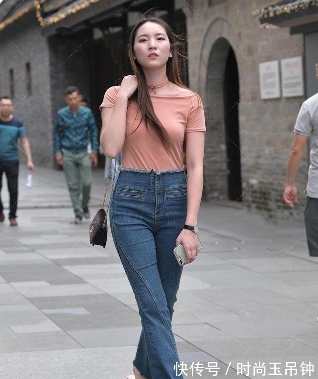 微喇 夏日别样穿搭,时尚高腰牛仔,穿出不一样的你