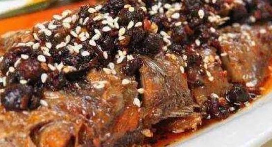 这样子做豆豉焖鱼，酱香浓郁，肉香刺酥，汁浓味厚，味道超赞