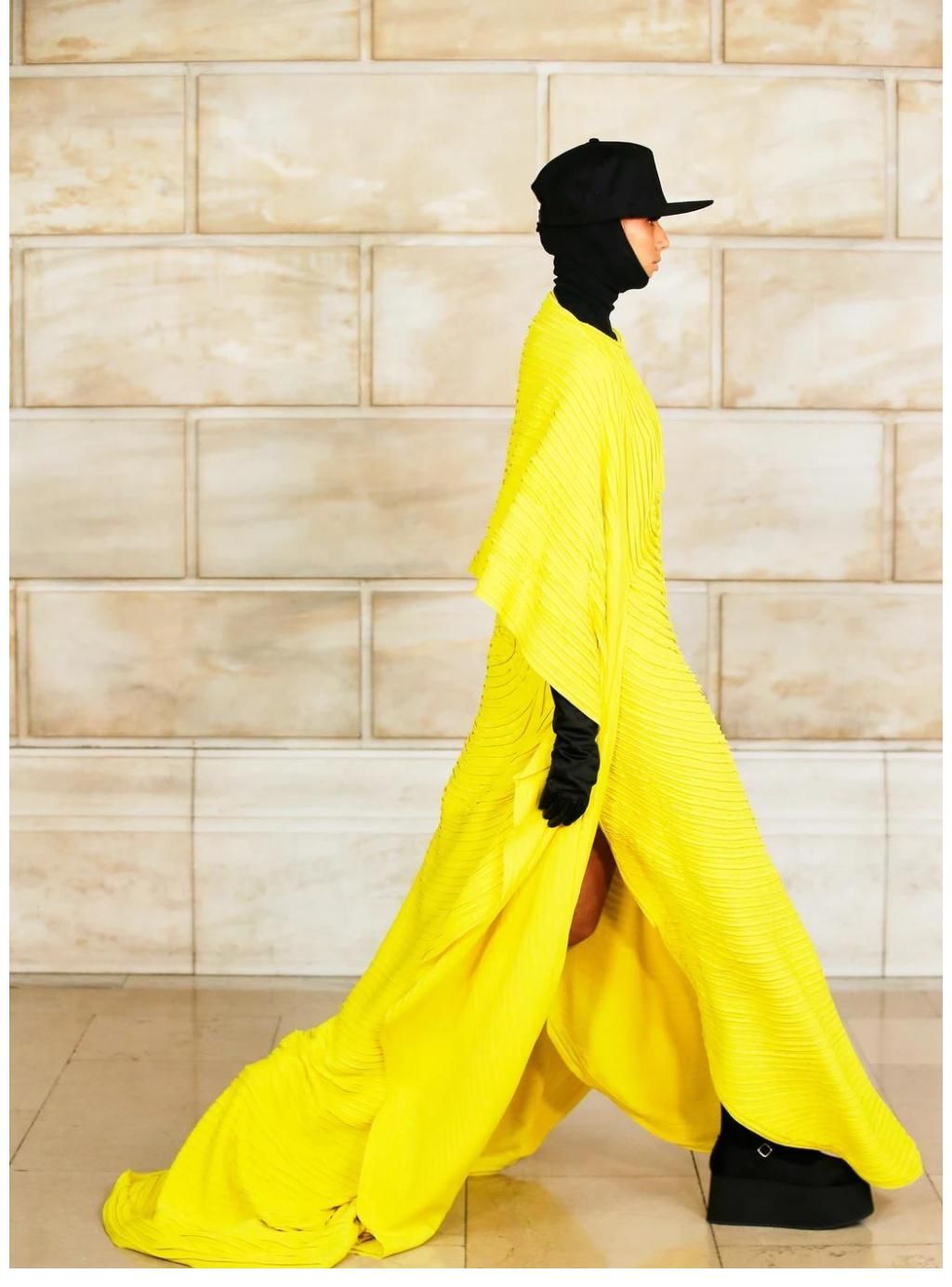 快节奏|快看！那个人好怪哦！没有啊，我觉得蛮有个性的啊！哈哈