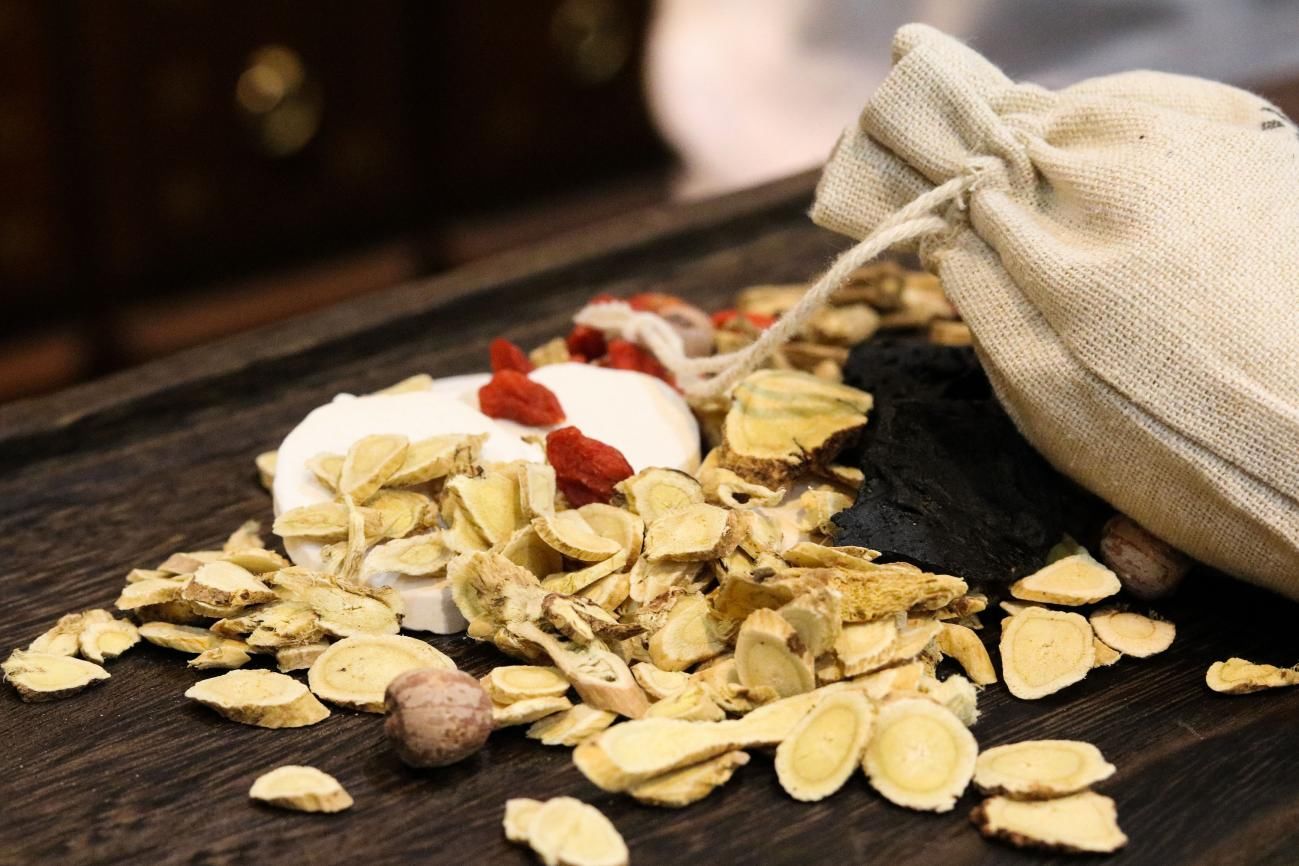 甲状腺激素|女网红直播时晕倒，确诊甲状腺癌，医生：3物经常吃，甲状腺或“烂如渔网”