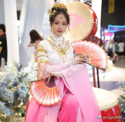 展会|请了一群“车模”玩COS?BW最个性的展台,有人花1个小时找它