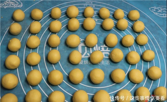 南瓜别做南瓜饼了,教你一种新吃法,比大鱼大肉香,比汤圆还解馋