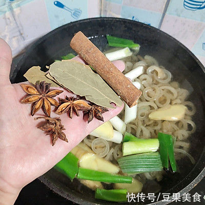 料酒|早晨来一碗水晶肉皮冻，大人小孩都爱吃