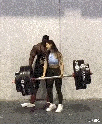 |搞笑GIF:妹子你是真会玩,摔下来的那一刻肯定后悔了吧!