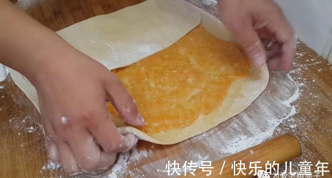 蕉叶不要买着吃了,教你一种新吃法,焦脆香甜,全家老少都抢着吃