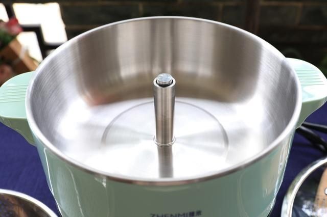 中秋|周末，招待朋友吃火锅，夹菜那一刻，大家惊呆了：这火锅，绝了