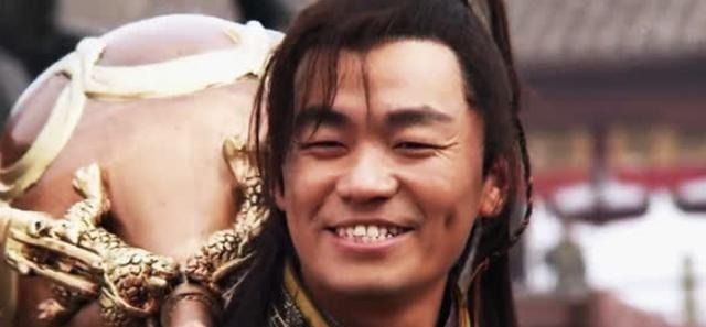 天赐&他出场就两锤打败单雄信,被李元霸半锤征服,收其为小弟