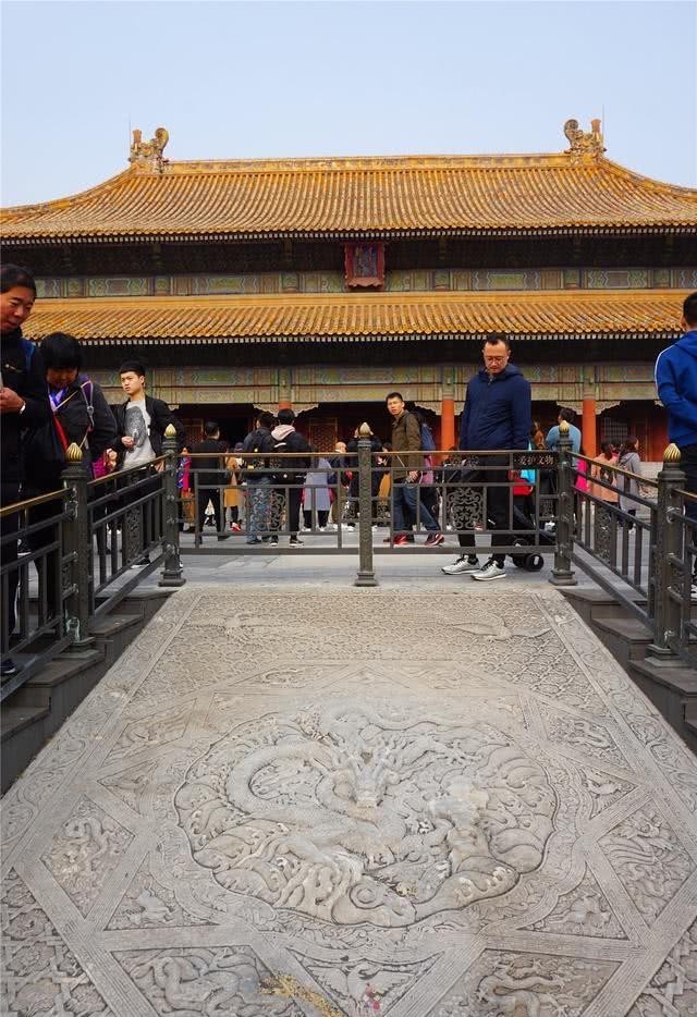 故宫中皇帝住的屋子是个什么样?寝宫里竟放了27张床!