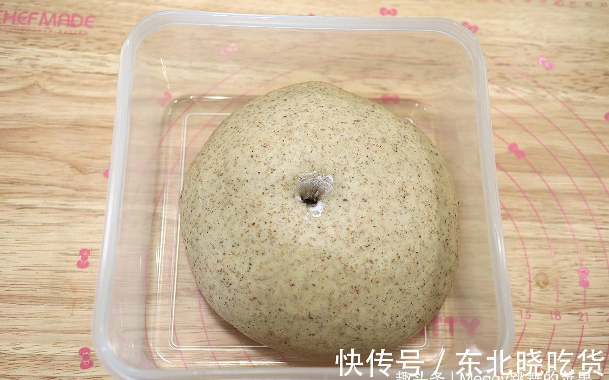 20%的黑全麦面包,颜值和营养都有了,造型很独特,口感很暄软