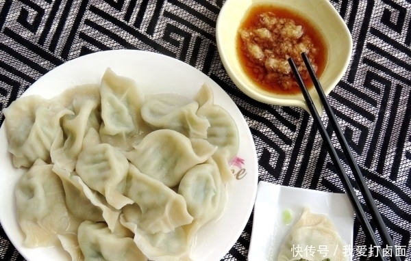 丝瓜还可以做饺子吆，满口鲜香，皮薄馅美，一顿能吃一大锅