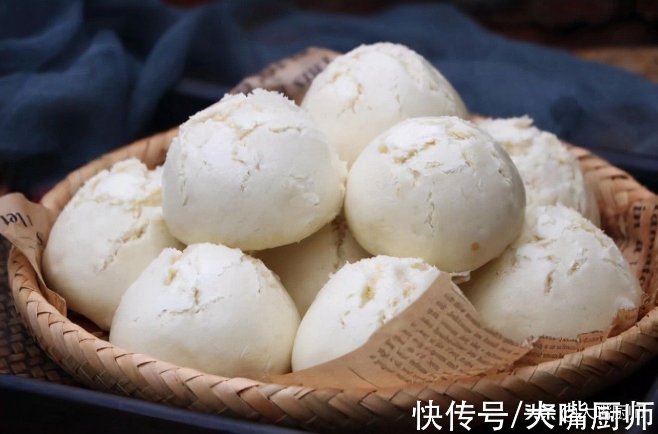 馒头保存别冷藏了,教你1招,放1年不干不开裂,像刚蒸的一样新鲜