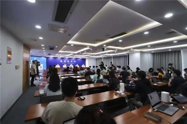 报警|南京第三轮核酸检测期间发现确诊病例49例 发现乘客红码需报警