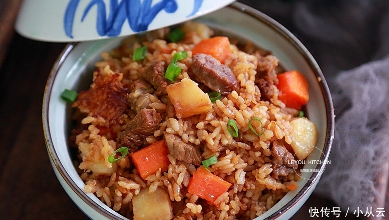 简单好做的懒人焖饭,一锅菜、肉、饭全有,下班再不用愁吃什么