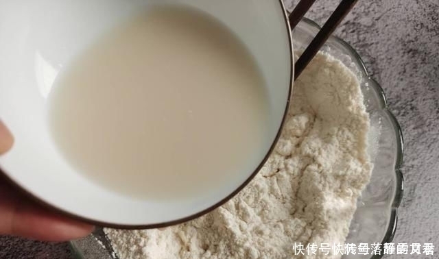 生物活性|今天才知道,酵母粉这样用才正确,原来一直用错,难怪没效果