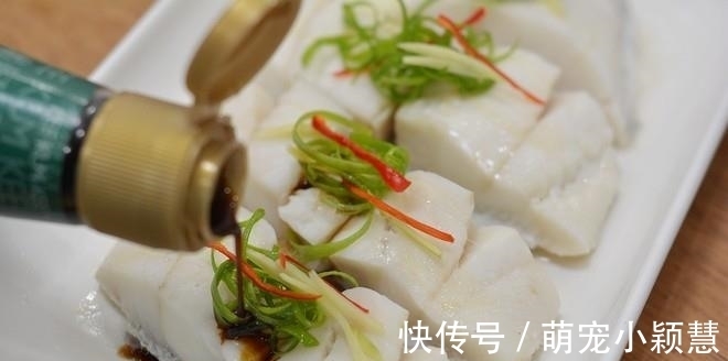 小葱|鱼腥“最”怕的不是葱和姜,而是它,只需加一点,鱼肉鲜嫩无腥味