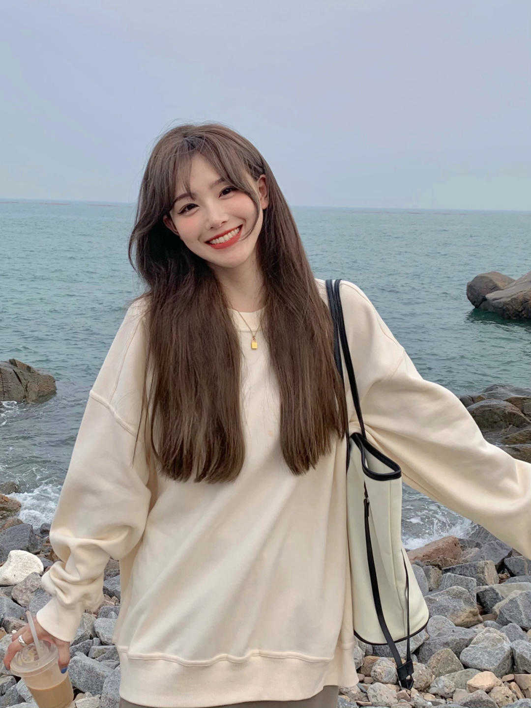 二分裤|休闲舒适的卫衣这样搭,时尚感加满,气场扑面而来