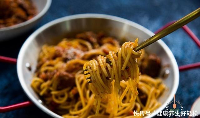 如何零失误做出人人爱吃的肉酱意面