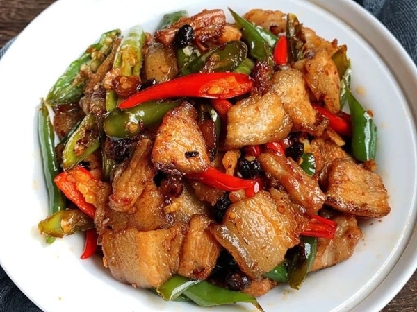 几道菜不愧是下饭神器，做上一大盘，好吃到连汤汁、骨头都不剩！