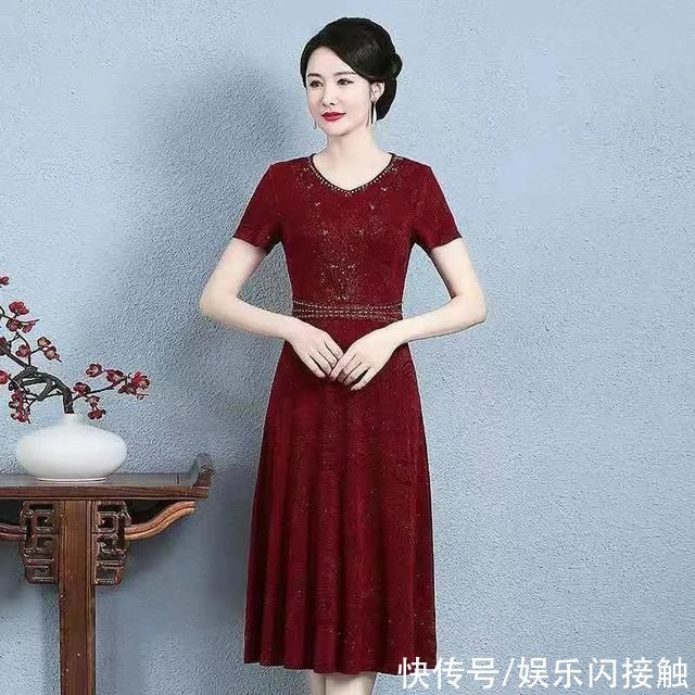 提升|妈妈喜庆装穿搭!提升整体气质，简单来说就是“哪里好看露哪里”