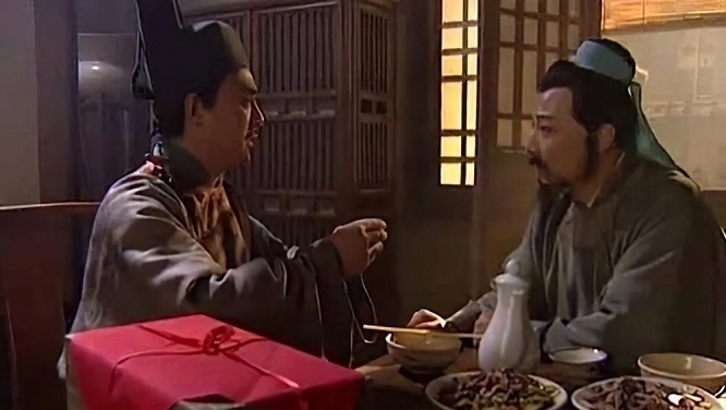 吃完饭|为什么古人吃完饭扔下银子就走,就不怕多给吗,小二也不数银子?