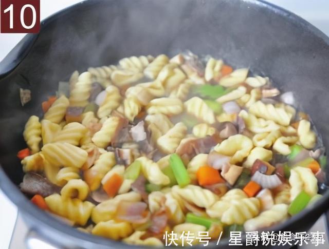 鸡汤|家有孩子，晚餐试试这样吃，肉菜主食一锅出，孩子爱吃，妈妈省事