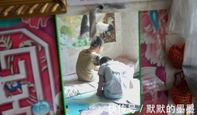 两个儿子|女子意外怀孕后不顾反对生下双胞胎,医生看后断言:活不过18岁