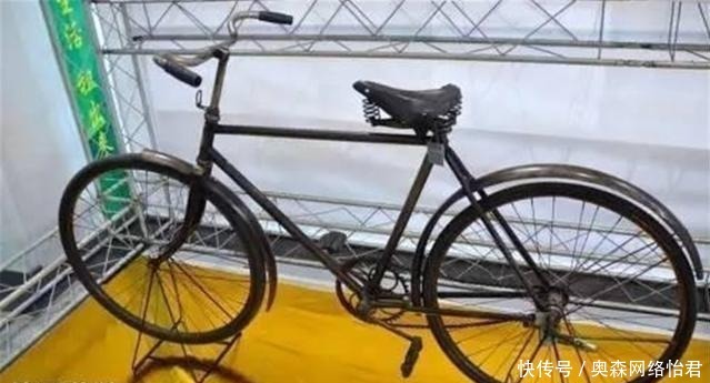 小时候|溥仪的遗物:图1是溥仪的辫子,图2是溥仪小时候玩过的蛐蛐罐!