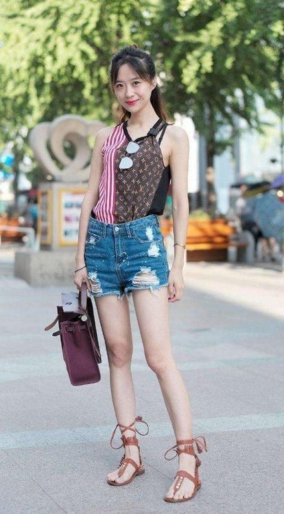 小姐姐|街拍时尚吊带装美女16位靓丽小姐姐笑容甜美身姿高挑太吸引人