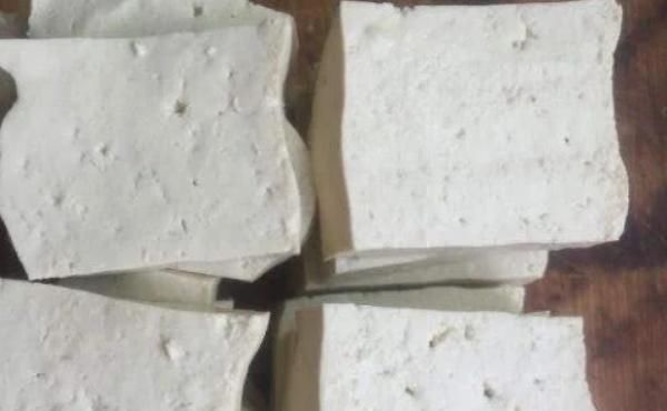 植物蛋白|女人别太节俭,多吃4种“零嘴”,补充雌激素,60岁也不显老