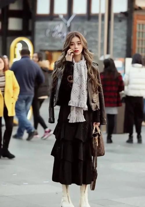 现在流行把“大衣”当成裙子穿，学会这几种组合，保暖时尚一手抓