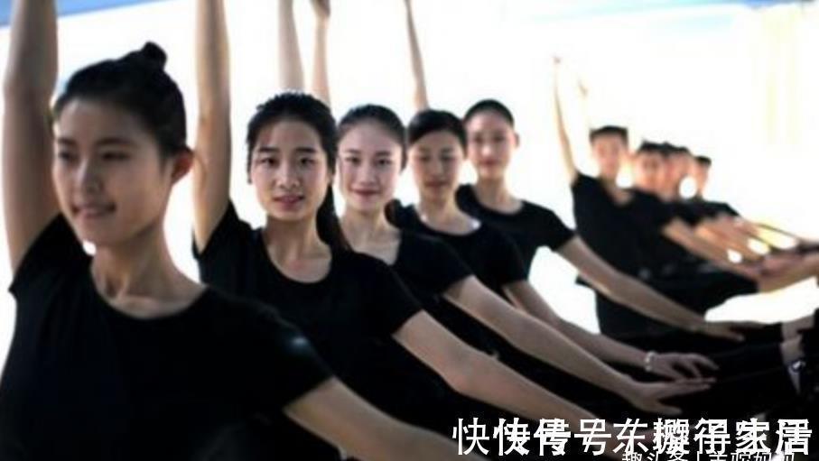 空乘专业|女孩在这个年龄还未到160cm,几乎难长高,会和很多专业擦肩而过