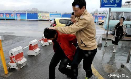 儿子|5岁儿子被人贩抢走抱上车，妈妈下意识的做法，网友直呼伟大!