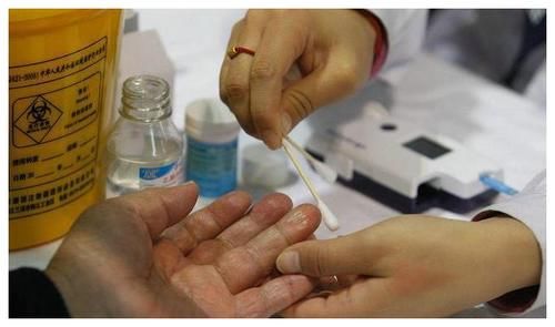 皮肤瘙痒|糖尿病的人身上若2处“发痒”,或是在暗示你:血糖“超标”