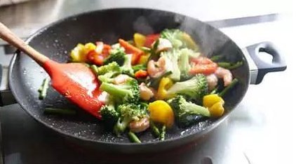 炒菜时要改掉的两个坏习惯，为了家人必须看！