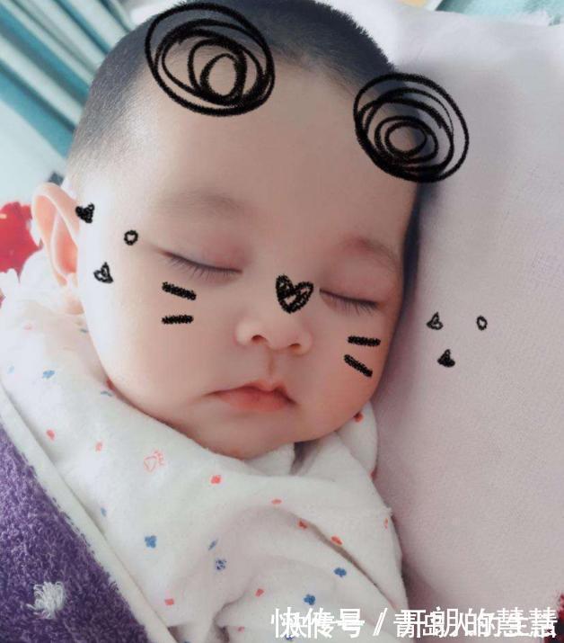 大脑|若你家宝宝睡觉有这3个举动,说明右脑发育好,长大后多半有出息