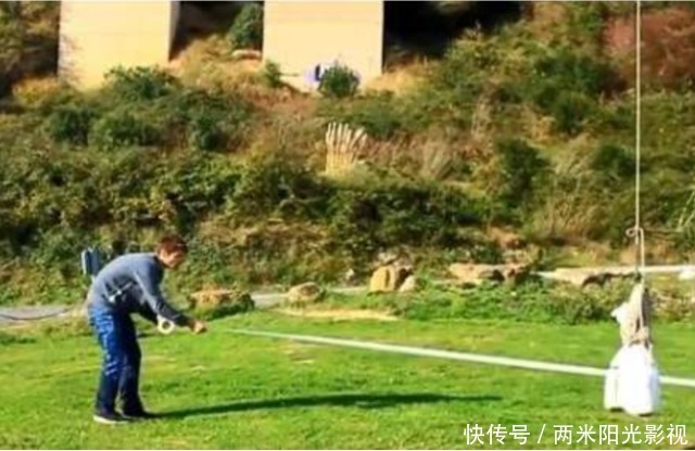 地球 如何证明地球在转动?把石头吊在空中,神奇的现象出现了