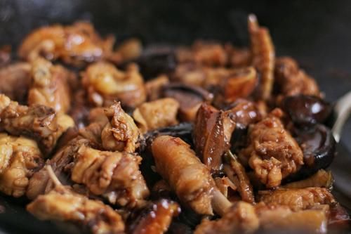 回家吃饭|一人食，1口锅轻松做好，鲜香滑嫩的香菇鸡肉饭，太简单了