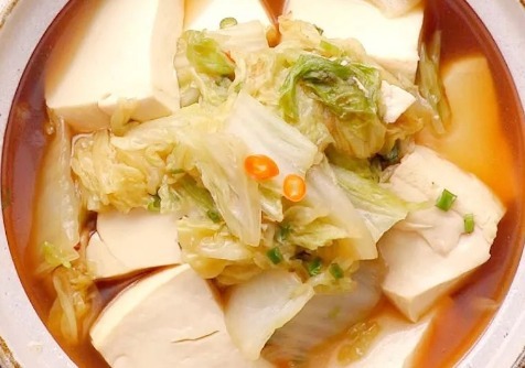 白菜炖豆腐，不要直接下锅炖！学会一招，汤汁香浓，嫩滑好吃