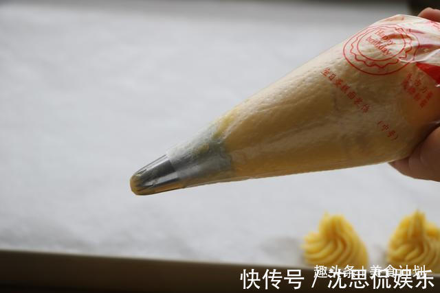 土豆做的小零食,简单2步就做好,好吃又低脂,吃一口就停不下来