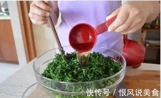 拌饺子馅时应该放生油还是熟油多数人放错,难怪饺子油腻又难吃