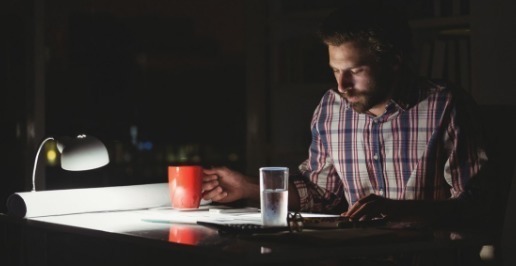 情形|经常失眠的人,除不开3种诱因,学会三“要”,或许失眠不来犯