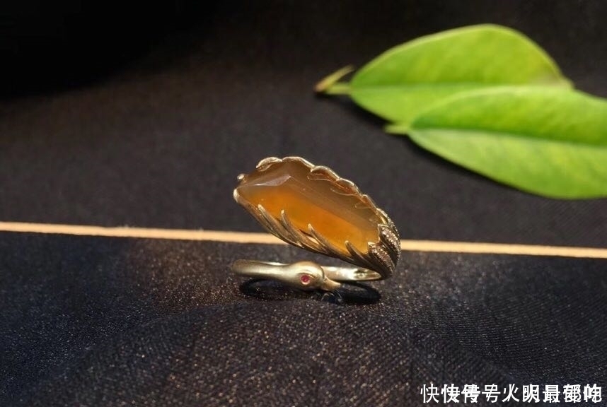 尾戒|戒指戴在不同的手指都有独特意义,告诉其中的意思,别戴错!