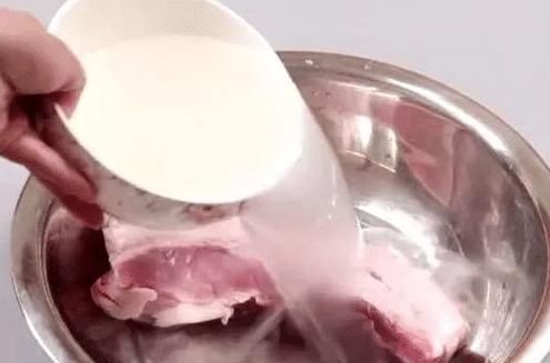 清洗羊肉，只冲水可不行！多做3步，无需焯水，肉干净软嫩还不膻